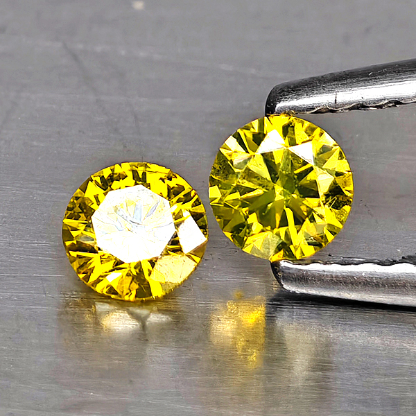 Natural Yellow Diamond 0.33 Ct. 2 Pcs. Round Diamond Cut 4.6 Mm. Natural Yellow Diamond 0.33 Ct. 2 Pcs. Round Diamond Cut 4.6 Mm.