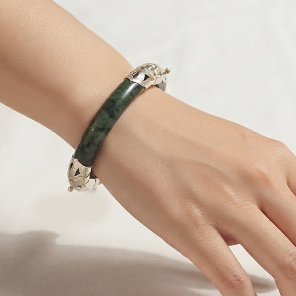 Natural Green Jade Gemstones Bangle 354.88 Ct. Round Cabochon Shape With 925 Sterling Silver Natural Green Jade Gemstones Bangle 354.88 Ct. Round Cabochon Shape With 925 Sterling Silver