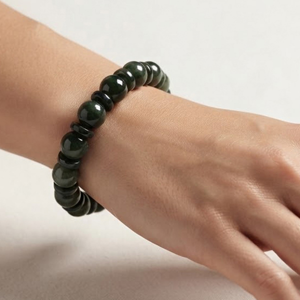 Natural Green Jade Gemstones 167.98 Ct. Beads Mixed Shape Flexibility Bracelet Natural Green Jade Gemstones 167.98 Ct. Beads Mixed Shape Flexibility Bracelet