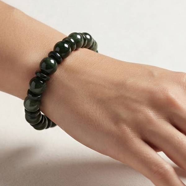 Natural Green Jade Gemstones 170.88 Ct. Beads Mixed Shape Flexibility Bracelet Natural Green Jade Gemstones 170.88 Ct. Beads Mixed Shape Flexibility Bracelet
