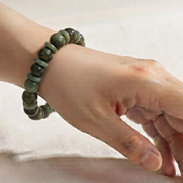 Natural Green Jade Gemstones 184.16 Ct. Beads Mixed Shape Flexibility Bracelet Natural Green Jade Gemstones 184.16 Ct. Beads Mixed Shape Flexibility Bracelet