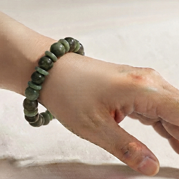Natural Green Jade Gemstones 171.40 Ct. Beads Mixed Shape Flexibility Bracelet Natural Green Jade Gemstones 171.40 Ct. Beads Mixed Shape Flexibility Bracelet