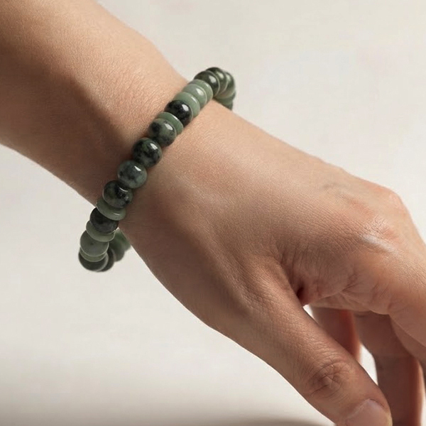 Natural Green Jade Gemstones 127.25 Ct. Beads Mixed Shape Flexibility Bracelet Natural Green Jade Gemstones 127.25 Ct. Beads Mixed Shape Flexibility Bracelet