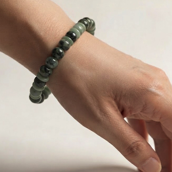 Natural Green Jade Gemstones 120.25 Ct. Beads Mixed Shape Flexibility Bracelet Natural Green Jade Gemstones 120.25 Ct. Beads Mixed Shape Flexibility Bracelet