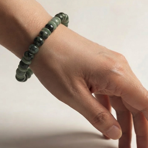 Natural Green Jade Gemstones 129.48 Ct. Beads Mixed Shape Flexibility Bracelet Natural Green Jade Gemstones 129.48 Ct. Beads Mixed Shape Flexibility Bracelet