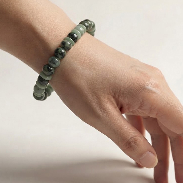 Natural Green Jade Gemstones 133.61 Ct. Beads Mixed Shape Flexibility Bracelet Natural Green Jade Gemstones 133.61 Ct. Beads Mixed Shape Flexibility Bracelet