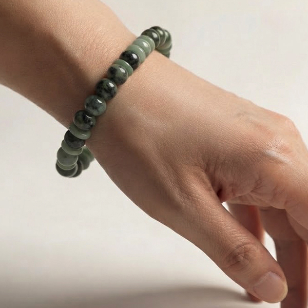 Natural Green Jade Gemstones 128.17 Ct. Beads Mixed Shape Flexibility Bracelet Natural Green Jade Gemstones 128.17 Ct. Beads Mixed Shape Flexibility Bracelet