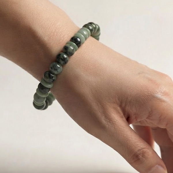 Natural Green Jade Gemstones 143.21 Ct. Beads Mixed Shape Flexibility Bracelet Natural Green Jade Gemstones 143.21 Ct. Beads Mixed Shape Flexibility Bracelet