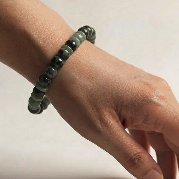 Natural Green Jade Gemstones 167.43 Ct. Beads Mixed Shape Flexibility Bracelet Natural Green Jade Gemstones 167.43 Ct. Beads Mixed Shape Flexibility Bracelet