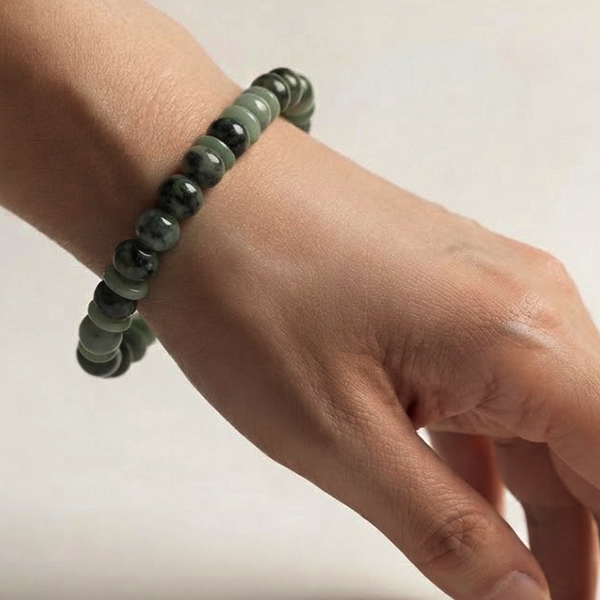 Natural Green Jade Gemstones 169.21 Ct. Beads Mixed Shape Flexibility Bracelet Natural Green Jade Gemstones 169.21 Ct. Beads Mixed Shape Flexibility Bracelet