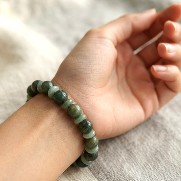 Natural Green Jade Gemstones 163.89 Ct. Beads Flexibility Bracelet Mixed Shape Natural Green Jade Gemstones 163.89 Ct. Beads Flexibility Bracelet Mixed Shape